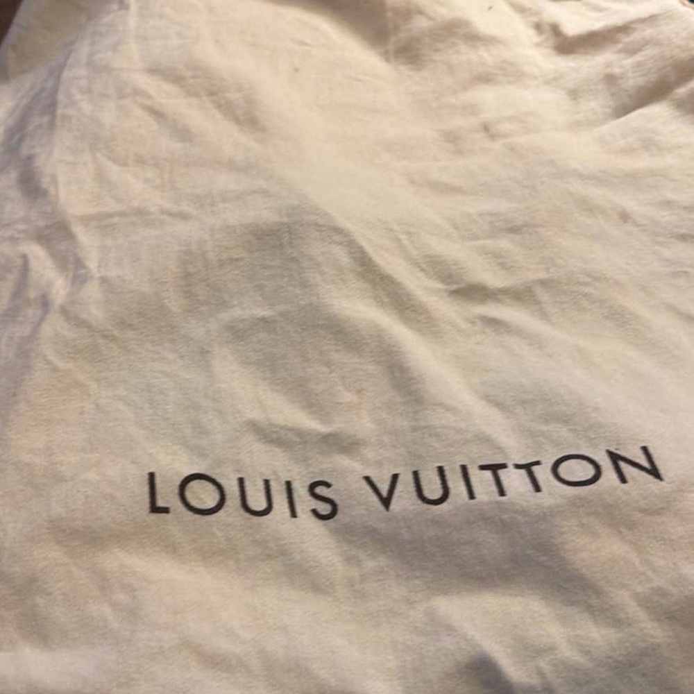 GET IN GIVE AWAY FOR THIS BAG!!  $50 BUNDLE OR PURCHASE $50 Mystery Box $2400 - Picture 13 of 14